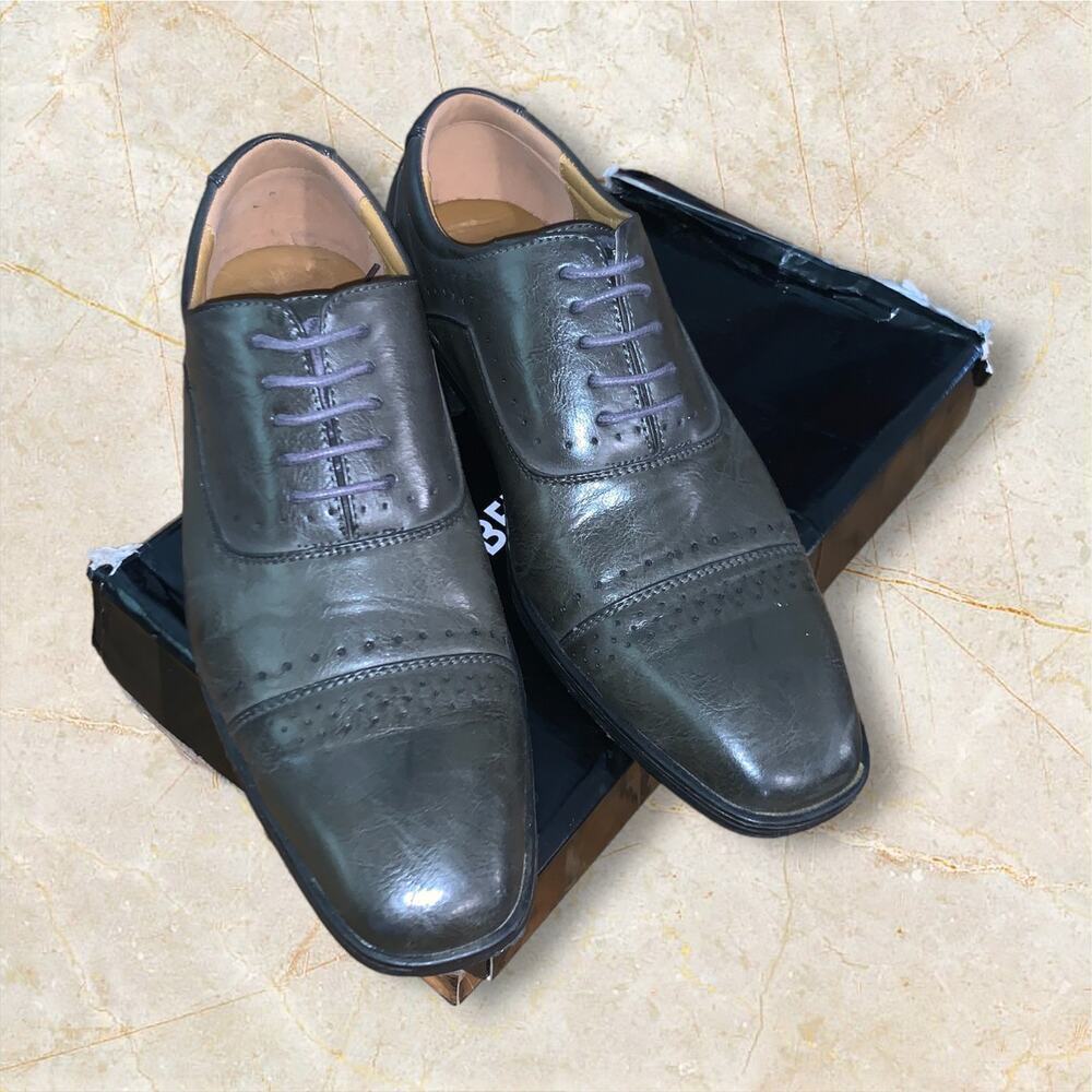 Men’s leather dress shoes size 7.5